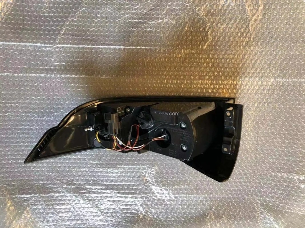 For Range Rover Evoque 2012-2015 Tail Lamp Rear Light Tail Light LR060040 LR060041   LR057981 LR058817 LR074796  Tail Light